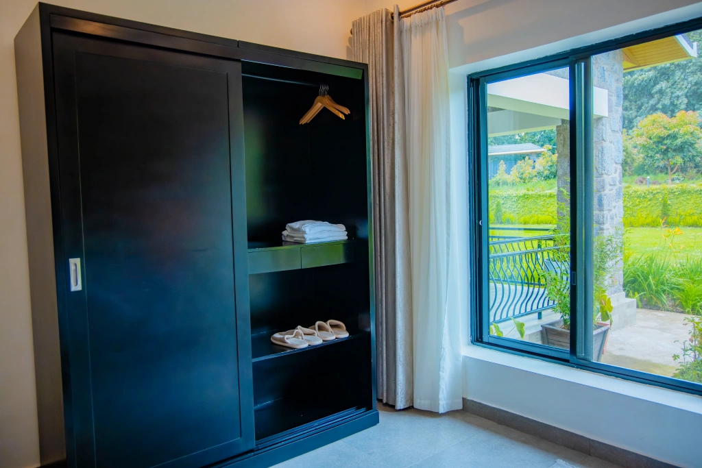 Farmhouse Rwanda - Rubibi Room Closet
